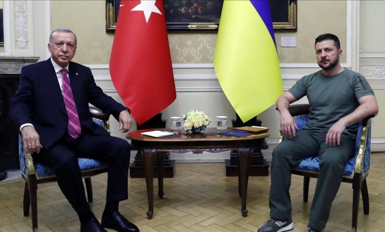 Erdogan razgovarao sa Zelenskim, predložio međunarodnu istragu eksplozije na brani Kahovka
Erdogan razgovarao sa Zelenskim, predložio međunarodnu istragu eksplozije na brani Kahovka Erdogan razgovarao sa Zelenskim, predložio međunarodnu istragu eksplozije na brani Kahovka
Erdogan razgovarao sa Zelenskim, predložio međunarodnu istragu eksplozije na brani Kahovka