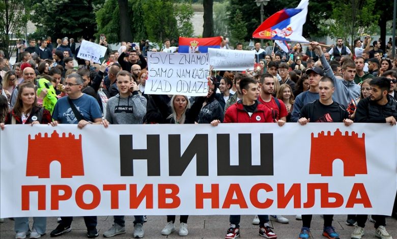 Studenti na protestu „Niš protiv nasilja“: „Kupili ste diplome, nas nećete“ Studenti na protestu „Niš protiv nasilja“: „Kupili ste diplome, nas nećete“