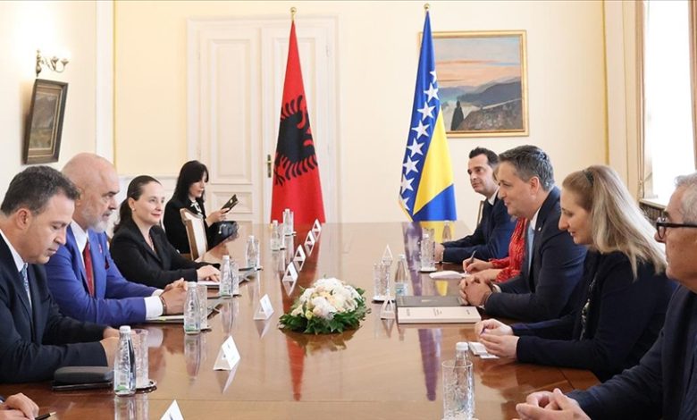 Bećirović razgovarao s Ramom: BiH podržava Berlinski proces, potrebno hitno prekinuti opstrukcije iz RS-a
Bećirović razgovarao s Ramom: BiH podržava Berlinski proces, potrebno hitno prekinuti opstrukcije iz RS-a Bećirović razgovarao s Ramom: BiH podržava Berlinski proces, potrebno hitno prekinuti opstrukcije iz RS-a
Bećirović razgovarao s Ramom: BiH podržava Berlinski proces, potrebno hitno prekinuti opstrukcije iz RS-a