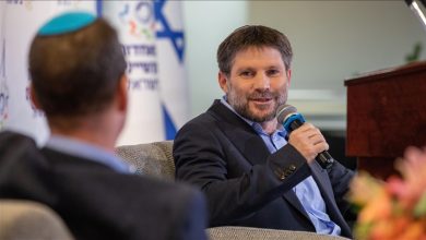 Izraelski ministar finansija Smotrich: Intenziviraćemo izgradnju jevrejskih naselja na Zapadnoj obali
Izraelski ministar finansija Smotrich: Intenziviraćemo izgradnju jevrejskih naselja na Zapadnoj obali Photo of Izraelski ministar finansija Smotrich: Intenziviraćemo izgradnju jevrejskih naselja na Zapadnoj obali
Izraelski ministar finansija Smotrich: Intenziviraćemo izgradnju jevrejskih naselja na Zapadnoj obali