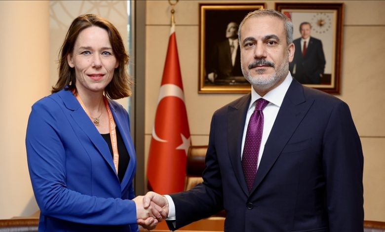 Ministri vanjskih poslova Turkiye i Holandije razgovarali o bilateralnim odnosima i napadima na Kur'an Ministri vanjskih poslova Turkiye i Holandije razgovarali o bilateralnim odnosima i napadima na Kur'an